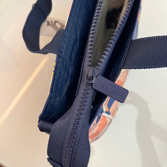 Aloha collection• Monochrome bag CROSSBODY
Adrift in SERENE - Picture 12 of 14